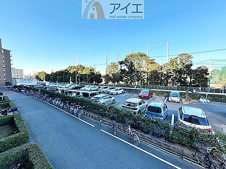 駐車場があるため車通勤の方にも安心なマンションです（要空確認）