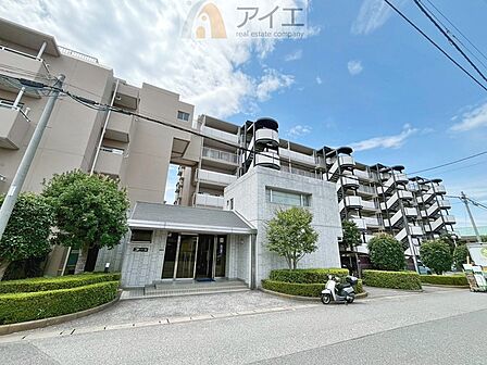友人を呼びたくなるリノベーション済みのきれいな住まいです