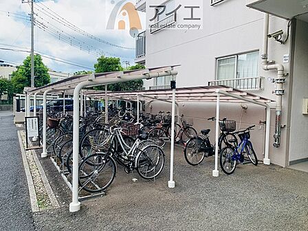 屋根付き駐輪場です