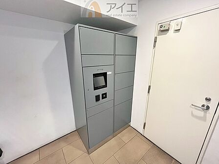 お出掛けが多くても安心な、宅配ボックスつき