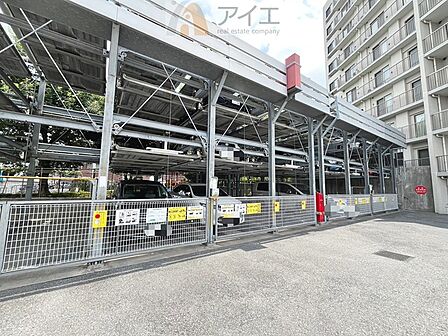 駐車場があるため車通勤の方にも安心なマンションです（要空確認）