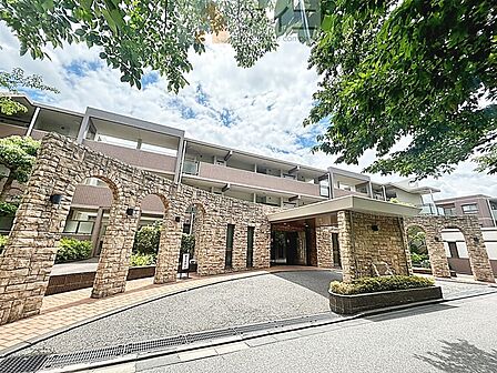 友人を呼びたくなるリノベーション済みのきれいな住まいです