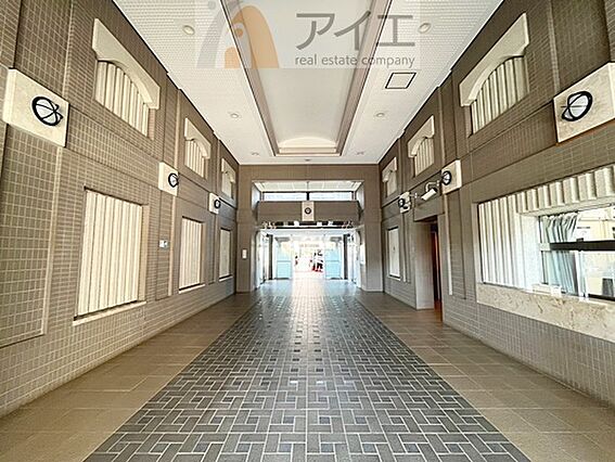広々とした玄関...