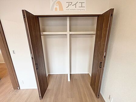 お子様の荷物も片付く、全居室収納スペース