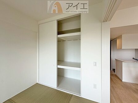 お子様の荷物も片付く、全居室収納スペース