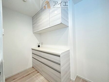 電気調理器具を使うのに便利なキッチン背面コンセント