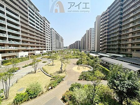 公園が近く、子育て家族に嬉しい緑豊かな環境です
