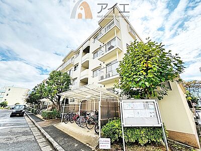 外観:友人を呼びたくなるリノベーション済みのきれいな住まいです 外観:友人を呼びたくなるリノベーション済みのきれいな住まいです