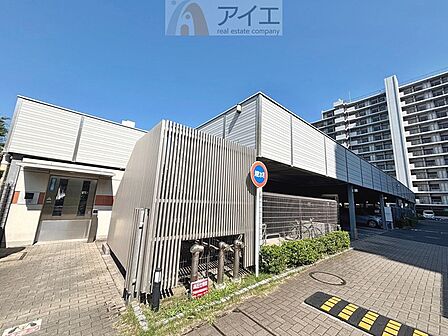 駐車場があるため車通勤の方にも安心なマンションです（要空確認）