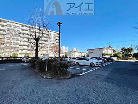 駐車場があるため車通勤の方にも安心なマンションです（要空確認）