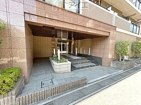 清掃や修理、不審者への声掛けも。管理員日勤は防犯にも有効