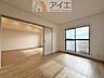 寝室：リビングとなじみやすい仕様でインテリア性が高い