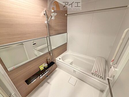【施工例】明るい感じ、贅沢な雰囲気でより快適なバスタイム