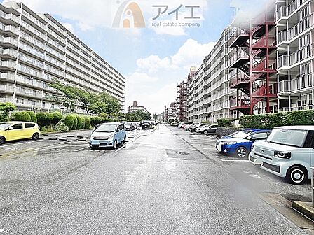駐車場があるため車通勤の方にも安心なマンションです（要空確認）