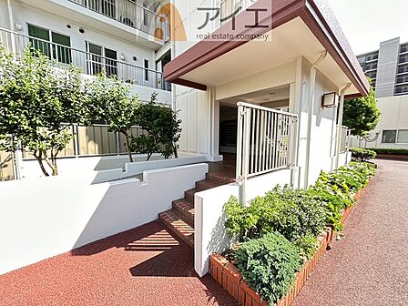 清掃や修理、不審者への声掛けも。管理員日勤は防犯にも有効