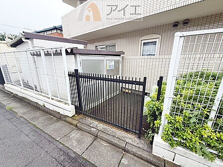 清掃や修理だけでなく、不審者への声掛けも。管理員の活動は防犯にも有効