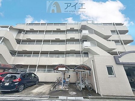 友人を呼びたくなるリノベーション済みのきれいな住まいです