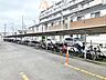 その他：広々スペースの駐輪場はご家族の自転車を置くことができます