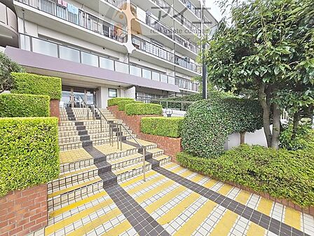 清掃や修理、不審者への声掛けも。管理員日勤は防犯にも有効
