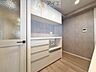 キッチン：【施工例】電気調理器具を使うのに便利なキッチン背面コンセント
