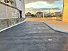 外観：前面道路含む現地写真