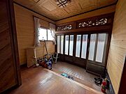 廊下に光が差し込む！明るい玄関ホールです。