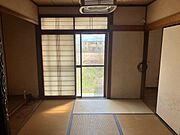 落ち着きのある和室。畳の香りが心を癒してくれます。
