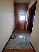 明るい光が差し込む玄関！