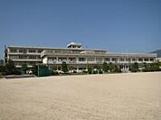 勝間小学校まで徒歩5分♪ 400m