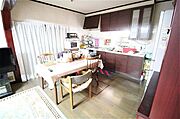 ダイニングとキッチンとの距離感が近いので家族との会話も自然と弾みやすいですね。