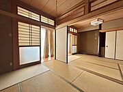 広い和室でくつろげますね