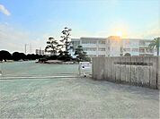 粕屋町立　粕屋東中学校 1900m