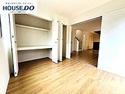 【家族のお部屋】2面採光の明るいお部屋。お子様の成長に合わせたレイアウトを作りやすくなっています。