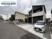 【糟屋郡志免町桜丘　新築戸建】■駐車スペースは3台分。お車の出し入れしやす並列駐車。■2階居室は全て6帖以上の広さ。