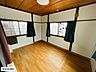 洋室：（家具消し加工済み写真。）