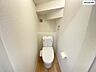 トイレ：1階と2階にトイレがあり、朝の忙しい時間帯や来客時も安心。ご家族が風邪や胃腸炎等で体調を崩した際の、感染症対策もできますね。