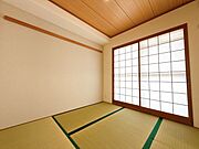 和室も日当たりが良く、明るい空間となっております。