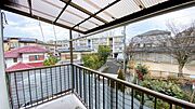 バルコニーは日当たり良好で、洗濯物もよく乾きます◎