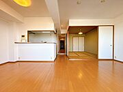 優しい色合いの室内です。統一感があり、空間がより広く感じられます。