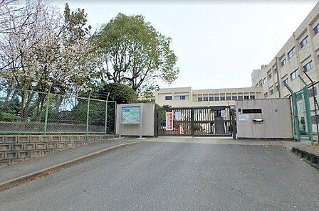 奈良市立二名小学校 970m
