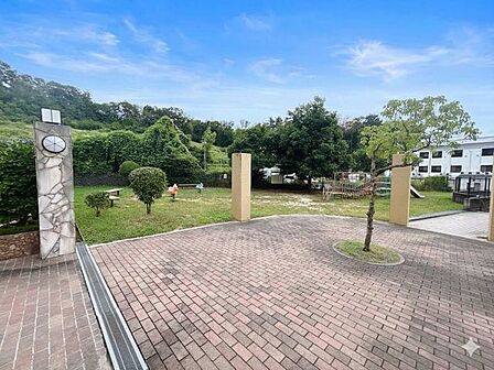 公園の多い地域です。お気に入りの家から足を少し伸ばして、お散歩などでゆったり過ごす時間も有意義です。