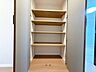 収納：お部屋がすっきり片付く収納スペースがあります。