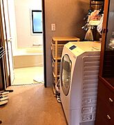 洗面室は約３帖とゆとりのスペース