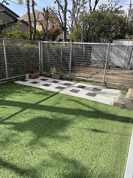 ☆専用庭☆お子様がおられる方はプール遊び。ペット飼育の場合はドッグランとしてもお使い頂けます。ガーデニングなども可能☆