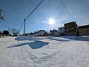 角地ならではの開放感があり、日当たりや風通しに配慮した住まいづくりがしやすい立地です。隣接建物との距離を確保しやすく、プライバシー面でもゆとりを感じられます。出入口や駐車計画の自由度も高いです☆