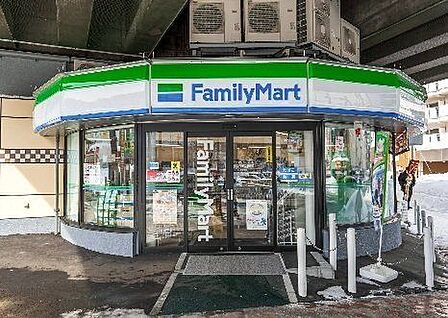 ファミリーマート JR琴似駅前店 350m