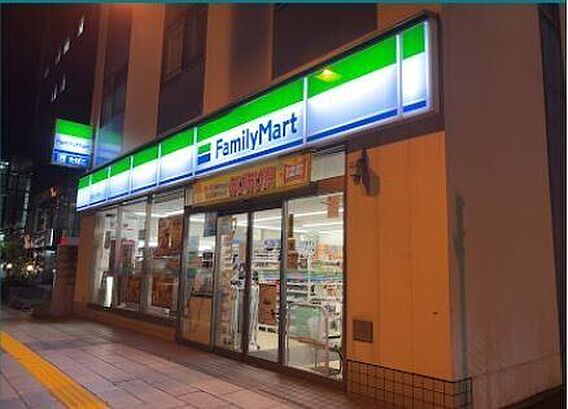 ファミリーマー...