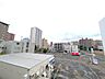 その他：■眺望■目の前に高い建物がないため、バルコニーからはすっきりとした開放的な景色が広がります。さらに至近距離にコンビニがあり、日々のちょっとしたお買い物もすぐに済ませられる、生活に便利です☆