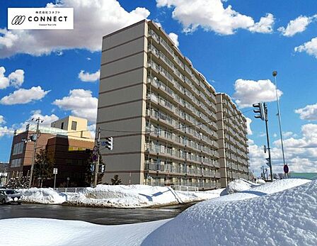 2階ならではのやわらかな光が心地よく、ワイドバルコニーで、毎朝を気持ちよく迎えられます。令和8年フルリフォーム済で設備も一新。ぜひ現地でこの明るさと広さをご体感ください。ご予約お待ちしております。