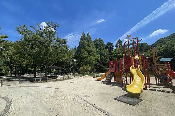 片山公園：徒歩...